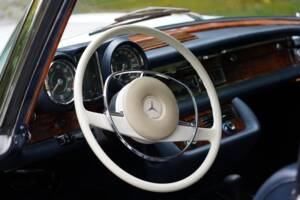 Image 14/15 of Mercedes-Benz 280 SE 3,5 (1971)