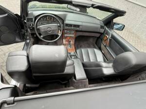 Image 27/50 of Mercedes-Benz 500 SL (1991)
