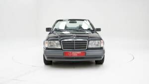 Image 9/15 of Mercedes-Benz E 220 (1994)