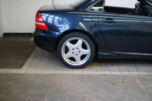 Image 22/25 of Mercedes-Benz SLK 230 Kompressor (1997)