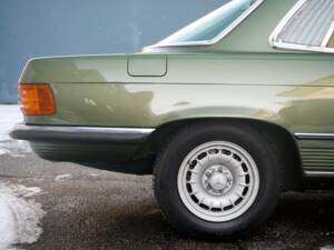 Afbeelding 3/41 van Mercedes-Benz 280 SLC (1977)