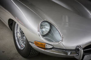 Image 22/99 of Jaguar E-Type 3.8 (1964)