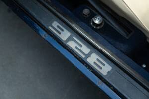 Image 12/34 of Porsche 928 (1981)