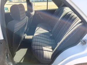 Image 11/22 of Mercedes-Benz 190 E 1.8 (1990)