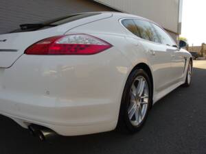 Bild 24/99 von Porsche Panamera Turbo (2009)