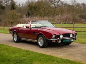 Image 2/50 de Aston Martin V8 EFi Volante (1986)