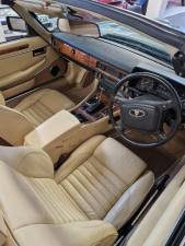 Image 12/21 of Jaguar XJS 5.3 V12 (1990)