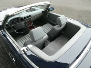 Image 16/25 of Mercedes-Benz 560 SL (1989)