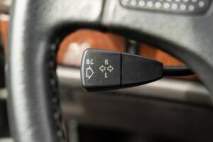 Image 19/36 of BMW 750iL (1989)