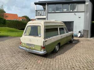 Image 7/32 of Mercedes-Benz 200 D Universal (1966)
