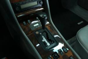 Afbeelding 22/50 van Mercedes-Benz 560 SEC (1991)