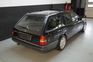 Bild 4/50 von Mercedes-Benz E 280 T (1994)