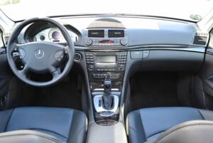 Imagen 30/100 de Mercedes-Benz E 55 AMG (2003)