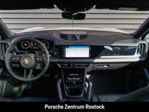 Obraz 23/33 pojazdu Porsche Cayenne E-Hybrid (1900)