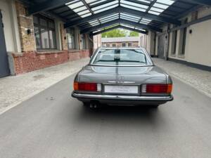 Afbeelding 6/40 van Mercedes-Benz 420 SL (1986)