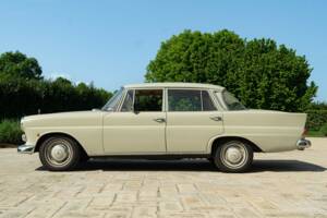 Bild 5/50 von Mercedes-Benz 200 (1966)