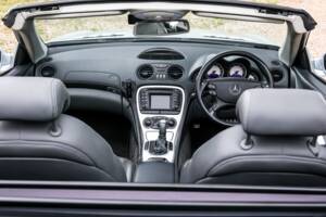 Image 26/40 of Mercedes-Benz SL 55 AMG (2002)