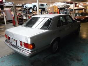 Image 21/31 de Mercedes-Benz 420 SEL (1986)