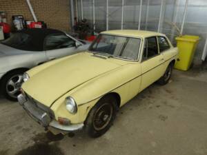 Image 2/34 of MG MGB GT (1970)