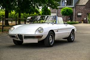 Image 61/66 of Alfa Romeo 1750 Spider Veloce (1968)