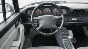 Immagine 8/41 di Porsche 911 Carrera 4 (1995)