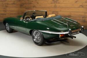 Image 7/19 of Jaguar E-Type (1970)