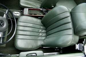 Image 24/38 of Mercedes-Benz 280 SL (1969)
