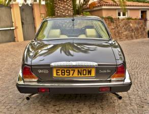 Image 6/50 of Jaguar XJ 12 (1988)