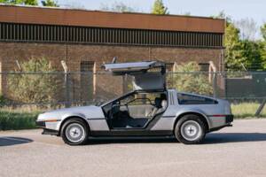 Image 5/10 of DeLorean DMC-12 (1981)