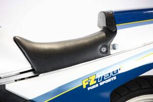 Image 16/50 of Yamaha FZ 750 (1986)