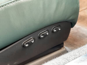Image 25/43 of Aston Martin V12 Vanquish (2003)