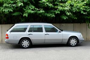 Imagen 5/75 de Mercedes-Benz E 280 T (1994)