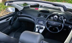 Image 28/45 of Mercedes-Benz SL 55 AMG (2004)