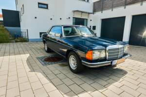 Bild 78/99 von Mercedes-Benz 230 CE (1983)