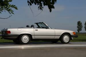 Image 11/50 de Mercedes-Benz 560 SL (1988)