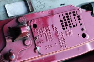 Image 18/50 of Mercedes-Benz E 220 (1994)