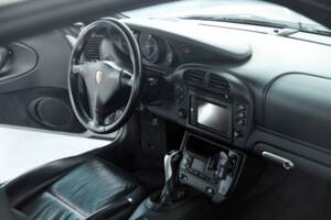 Image 25/50 of Porsche 911 Carrera 4S (2004)