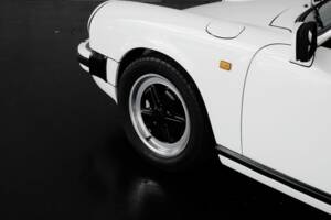 Image 43/46 de Porsche 911 Carrera 3.2 (1984)