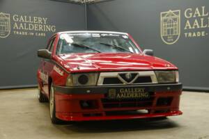 Image 50/50 de Alfa Romeo 75 3.0 V6 QV (1990)