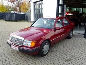 Bild 6/24 von Mercedes-Benz 230 E (1990)
