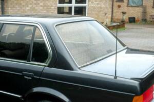 Immagine 29/50 di BMW 320i (1986)