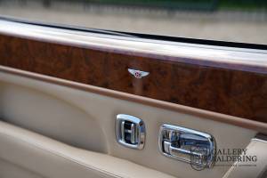 Afbeelding 26/50 van Bentley Azure (2000)