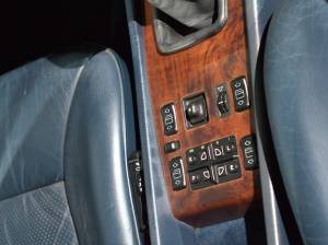 Image 23/30 de Mercedes-Benz 300 CE (1991)