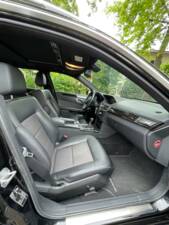 Bild 10/16 von Mercedes-Benz E 200 Kompressor T (2011)