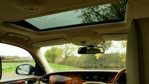 Image 16/50 of Jaguar XJ 8 4.2 (2008)