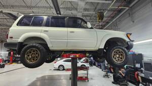 Image 33/48 de Toyota Land Cruiser FJ80 (1992)