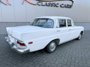 Bild 10/50 von Mercedes-Benz 230 (1968)