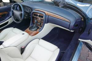 Image 40/50 of Aston Martin DB 7 Vantage Volante (2000)