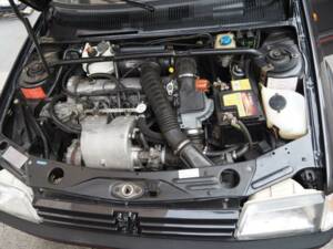 Image 38/50 de Peugeot 205 GTi 1.9 (1988)