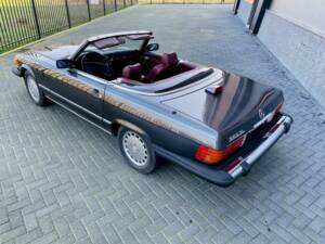 Image 10/32 de Mercedes-Benz 560 SL (1987)